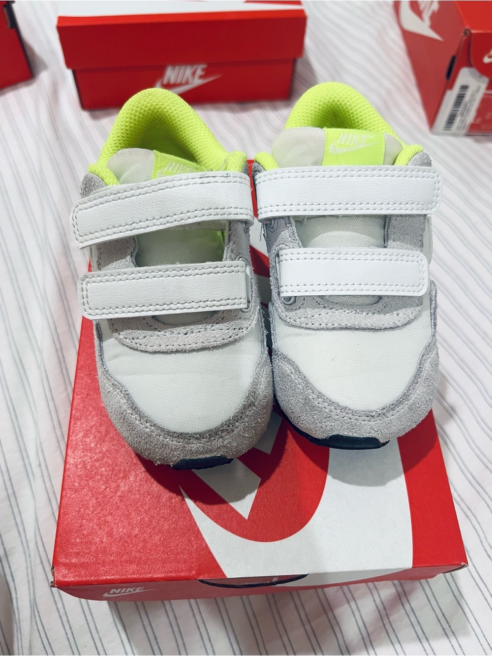 Nike MD Valiant - summit white / barely volt - with box, 7C